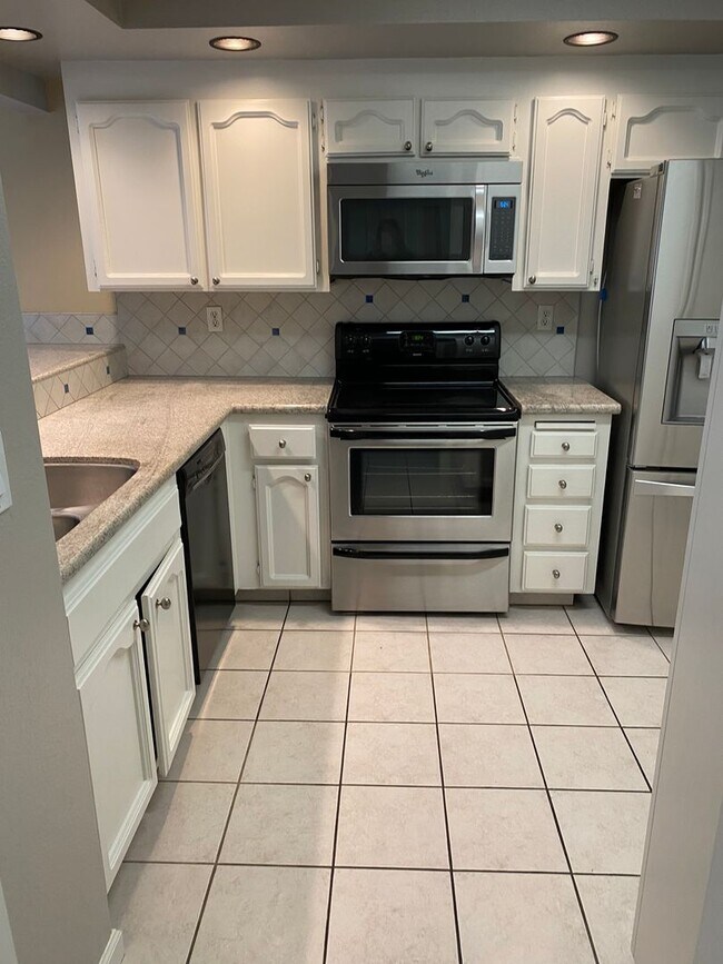 Foto del edificio - Cambrian 3 bed 2.5 bath townhouse available!