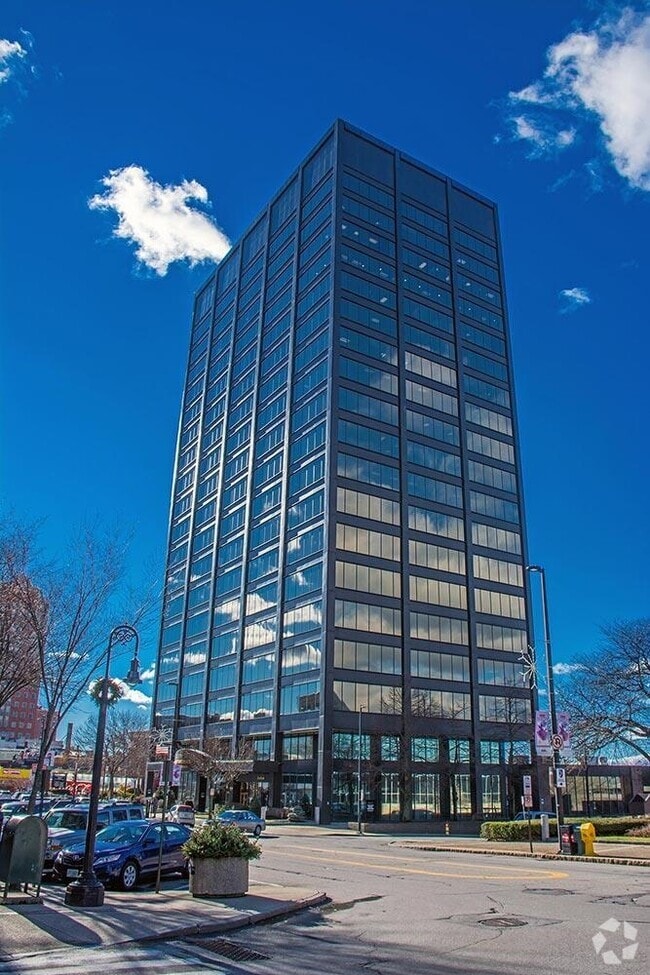 Building Photo - 1000 Elm St