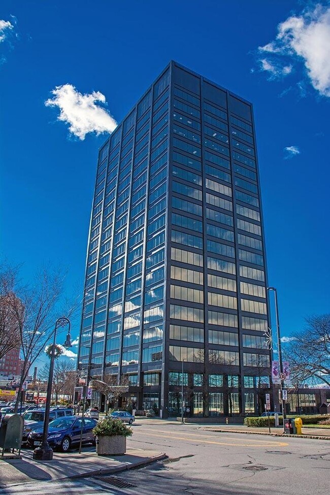 Building Photo - 1000 Elm St