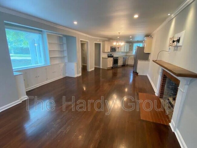 Building Photo - 934 McKellar Dr