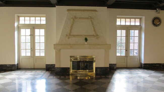 Foto del edificio - 6298 Saunders St