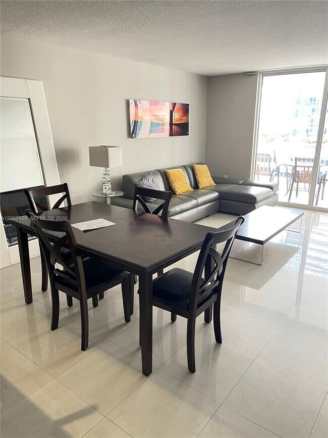 Foto del edificio - 1200 Brickell Bay Dr