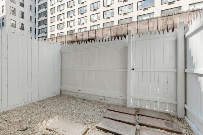 Building Photo - 321 E 22nd St