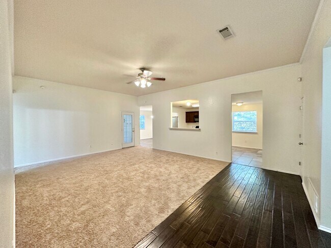 Building Photo - Viewable Now!