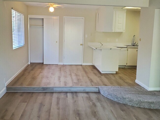 Foto del edificio - 3 bedroom, 2 bathroom home with 2 car garage.