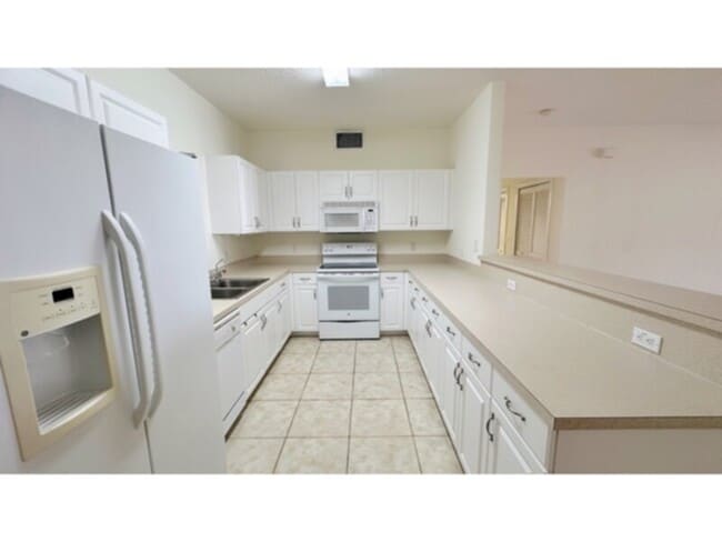 Photo - 2 Bedroom 2 Bath Condo! Convenient Location! Water Included!