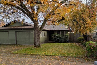 Building Photo - 1078-1080-1080 Alder Dr NE