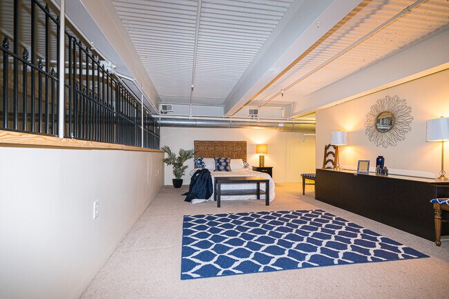 Lofted bedroom - 2250 Mary St