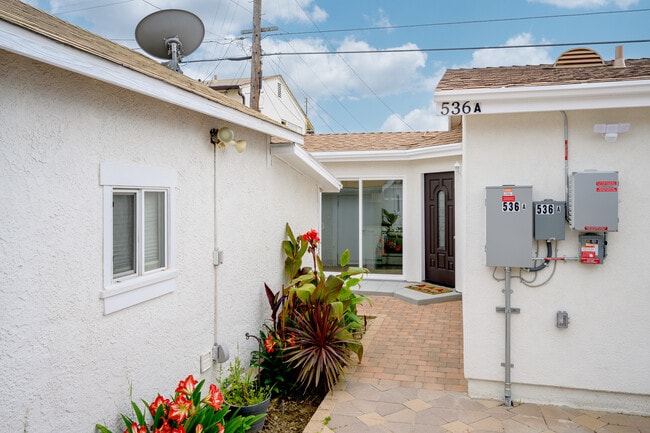 Building Photo - 536 South St