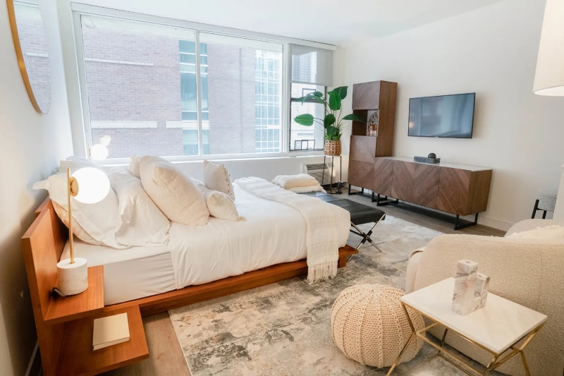 Photo - 29 E Chestnut St (Chicago, IL)