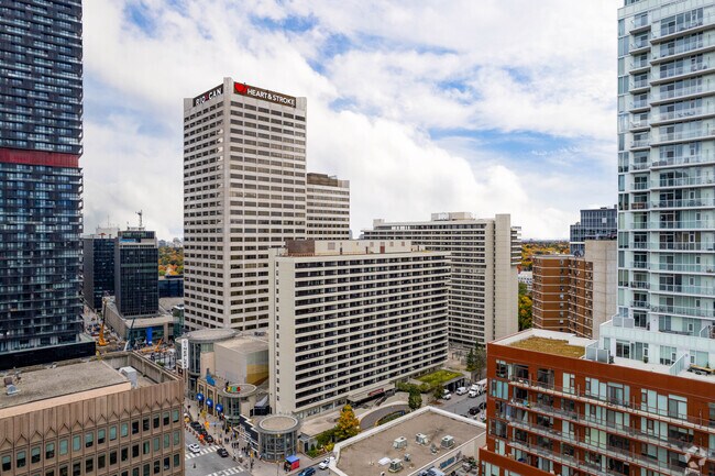 Photo aérienne - Yonge Eglinton Apartments — Orchard View
