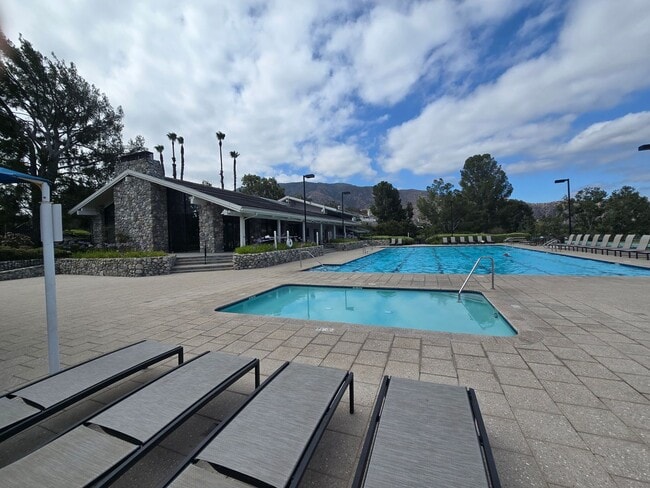 Foto del edificio - 4557 Feather River Rd