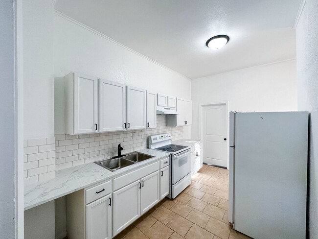 Building Photo - Remodeled Duplex