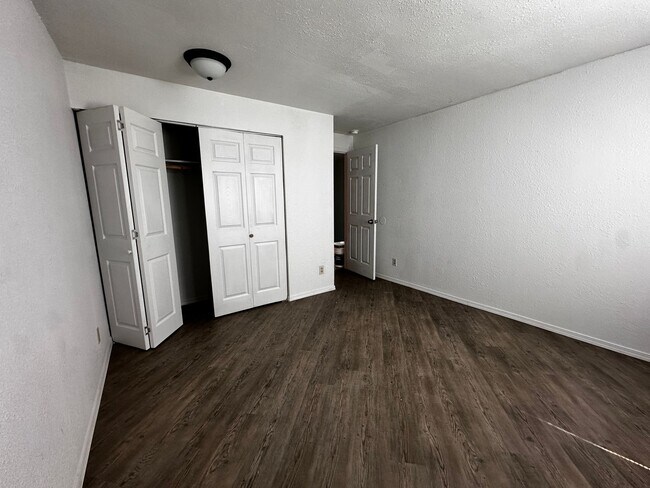Building Photo - 1819 S 93rd St