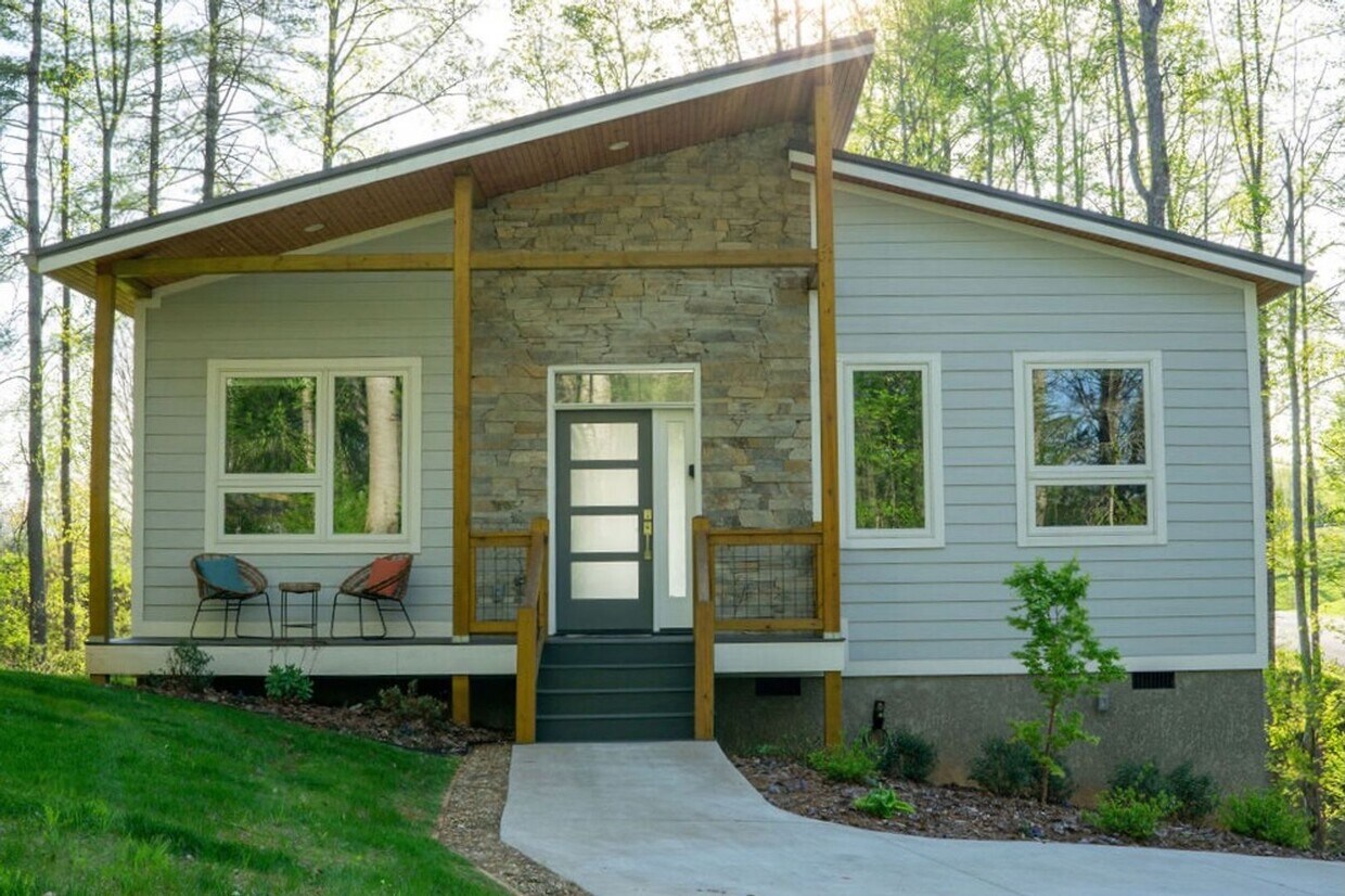 Primary Photo - Modern Charm in the Country - Available Un...
