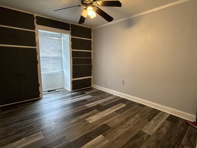 Building Photo - "Cozy 3-Bed, 2-Bath Gem on Cypress Avenue with 1375 Sq Ft of Space in Huntsville!"