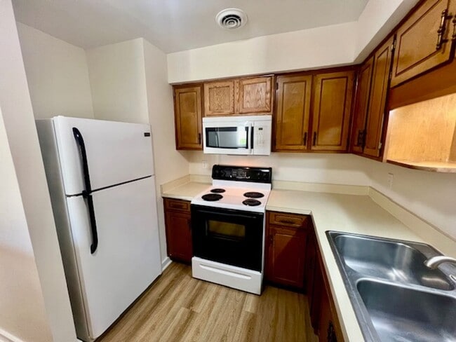 Building Photo - Duplex