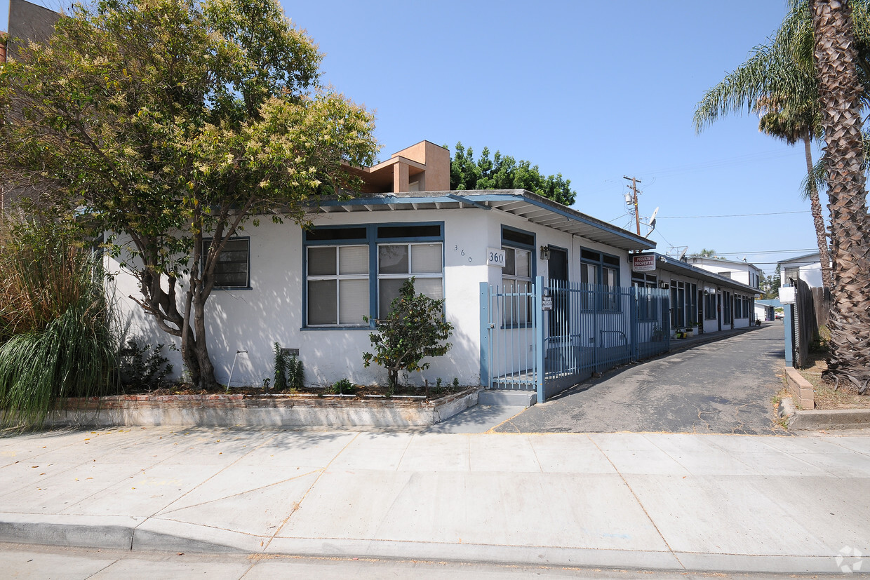 Primary Photo - 360 E Carson St
