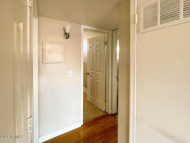Foto del edificio - 6767 N 7th St