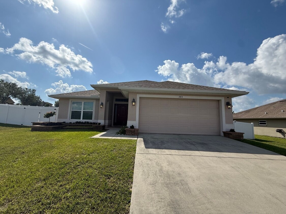Primary Photo - Three bedroom two bathroom BH Home