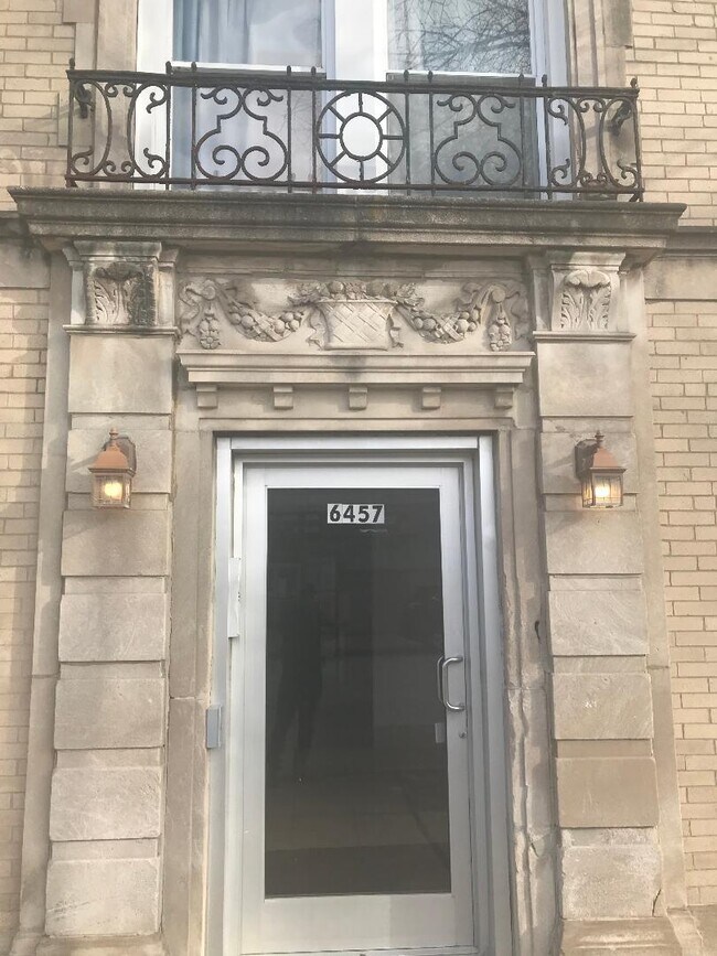 Building Photo - 6457 N California Ave