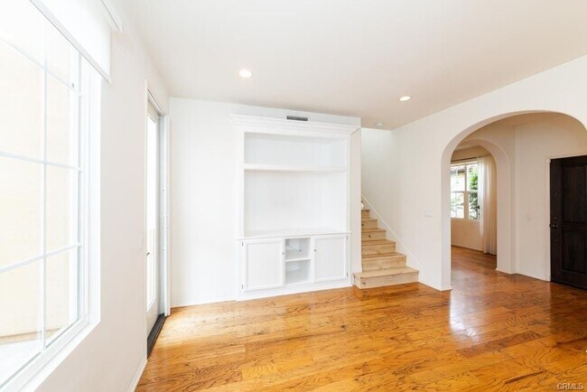 Building Photo - 72 Chantilly