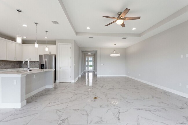 Building Photo - Elegant 3-Bedroom Home with Upgraded Islan...