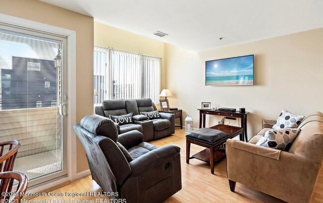 Building Photo - 131 Hiering Ave