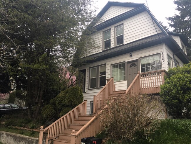 Foto del edificio - 2062 14th Ave W