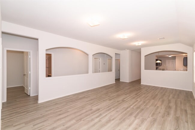 Building Photo - 24226 Paresi Ct