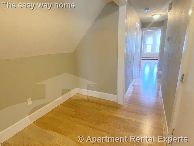 Building Photo - Brand New Hardwoods * Fresh Paint * Pristi...