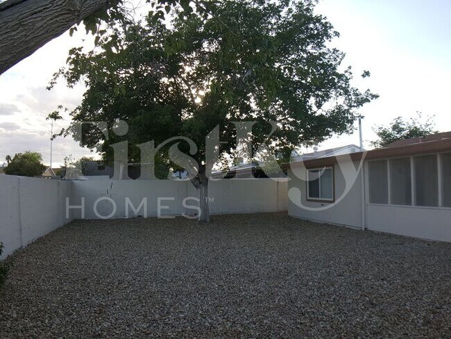 Foto del edificio - 5483 Waltham Ln