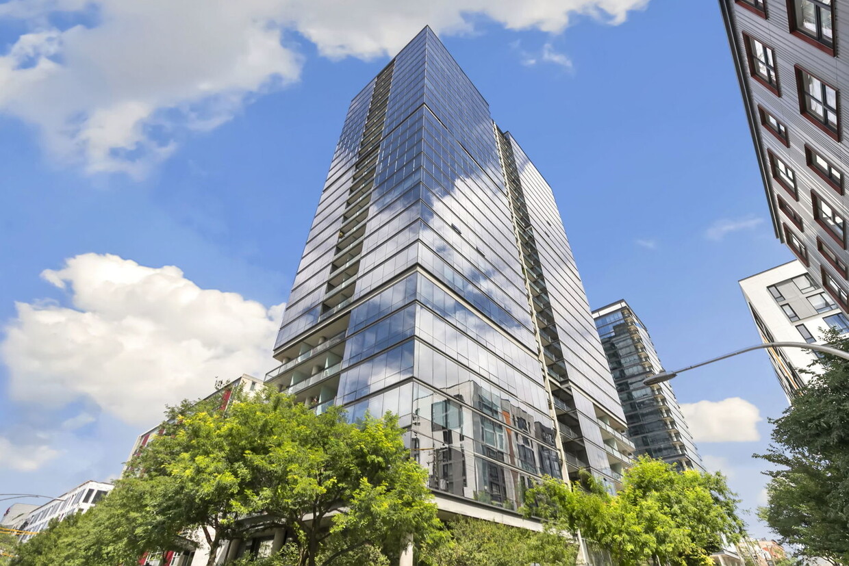 Primary Photo - 860 W Blackhawk St