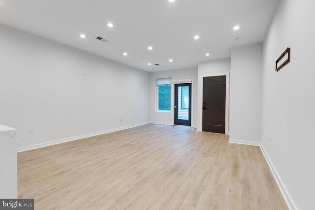 Foto del edificio - 721 Kennedy St NW