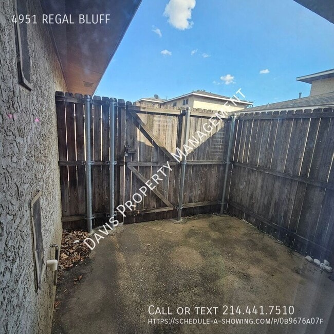 Building Photo - 4951 Regal Bluff