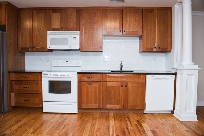 Building Photo - 93 Tennyson Dr