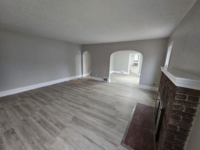 Foto del edificio - 3355 Henderson Rd