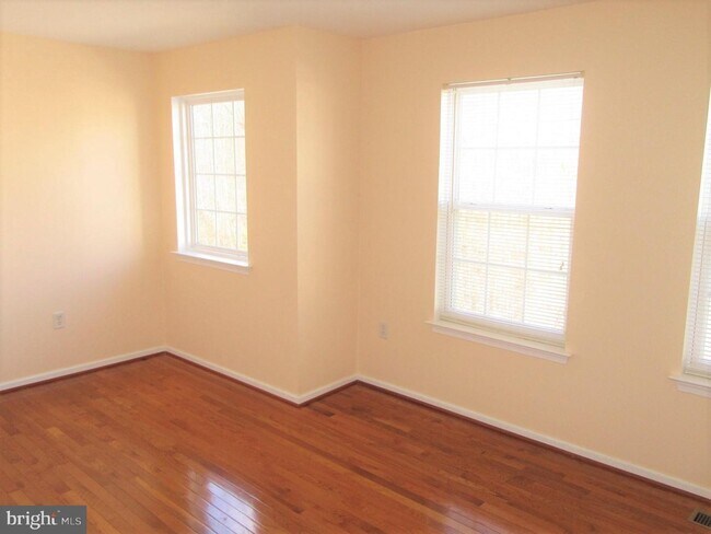 Building Photo - 108 Persimmon Pl