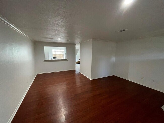 Building Photo - 17714 Kings Park Ln