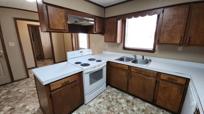 Building Photo - 605 N Front St