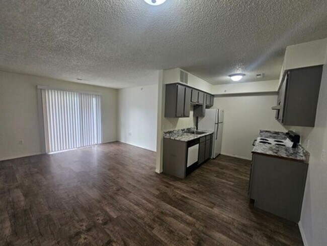 Foto del edificio - 1 Bedroom at Willow Trace