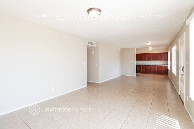 Building Photo - 2022 W Windrose Dr