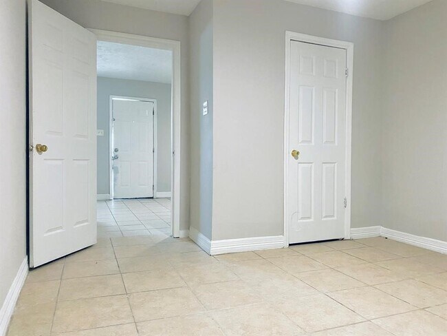 Foto del edificio - 3406 Daphne St