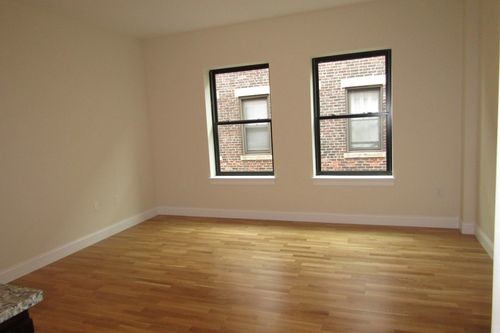 Building Photo - 33 Peterborough St