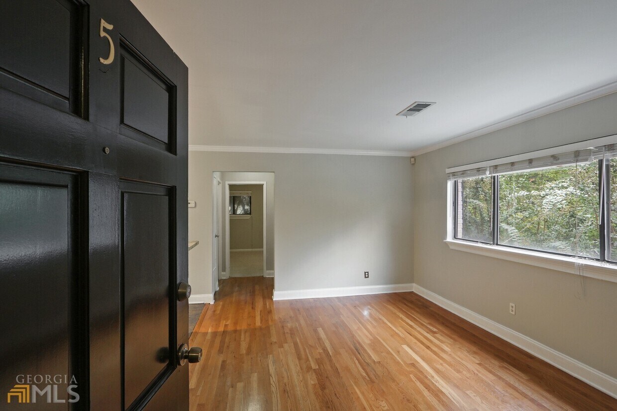 Foto principal - 880 Glendale Terrace NE