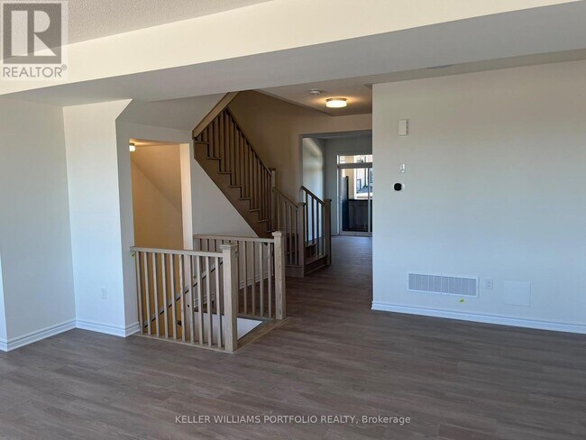 Building Photo - 8 Thornbird cres