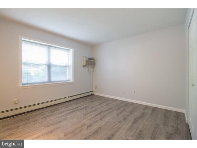 Foto del edificio - 222 E Montgomery Ave