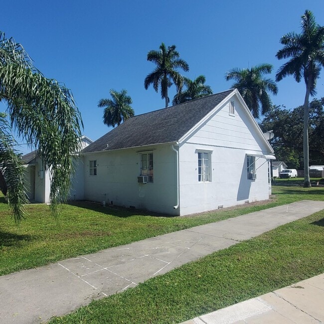 Building Photo - 328 Bellair Rd