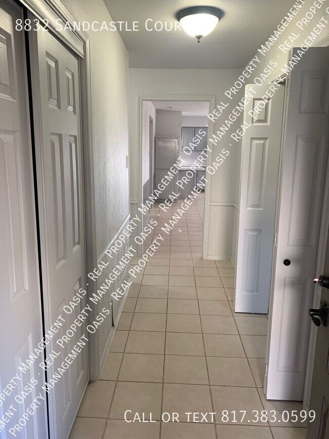 Foto del edificio - 8832 Sandcastle Ct