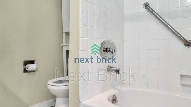 Building Photo - 13957 NE 60th Way